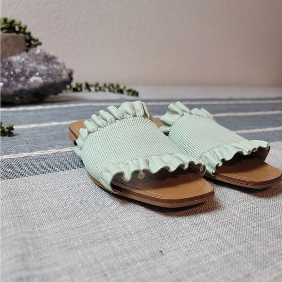 LEWIT Cassandra Ruffle Sandal - Picture 3 of 8